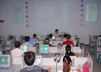 学习中的同学