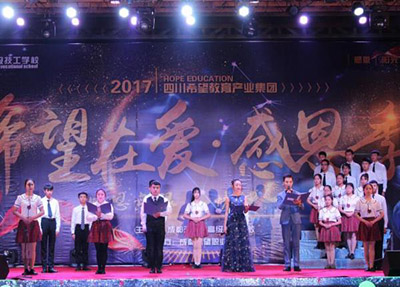 感恩晚会.jpg