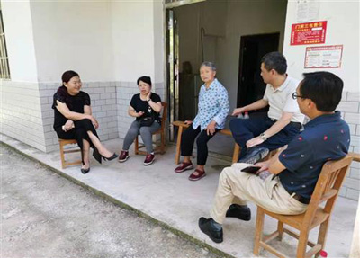 看望杨兴碧家