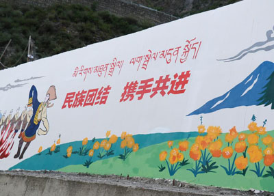 我校参加社会实践的同学