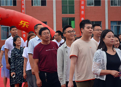 成都华夏旅游商务学校举办第35个教师节庆祝活动