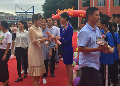 成都华夏旅游商务学校举办第35个教师节庆祝活动