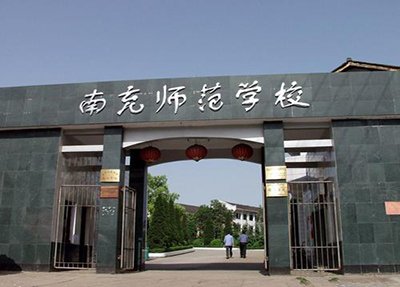 学校大门