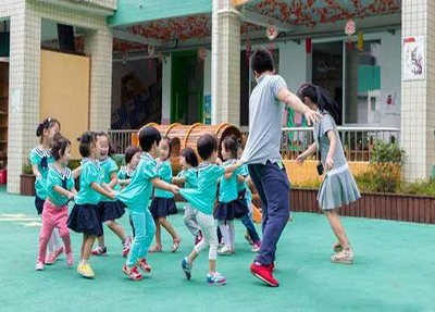 幼师做游戏