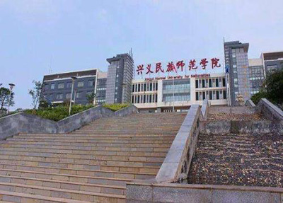 学校大门