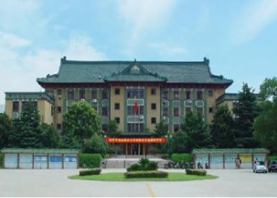 校园大门