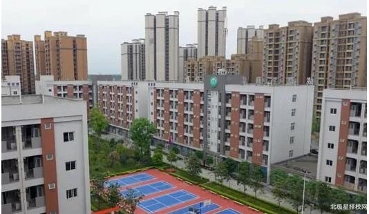 成都华商理工职业学校学费是多少
