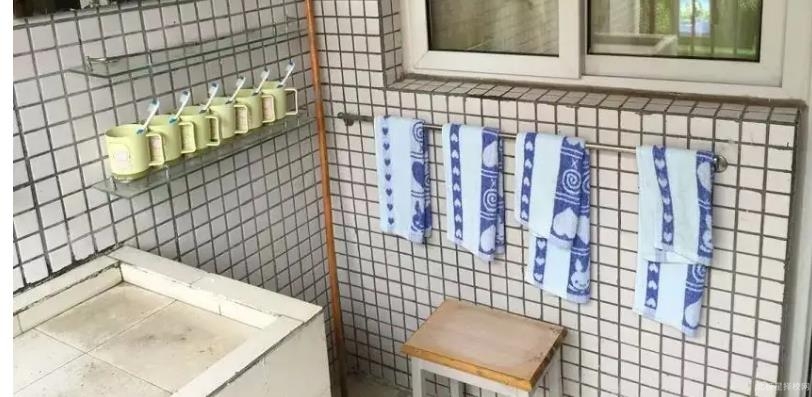 成都华商理工职业学校宿舍条件