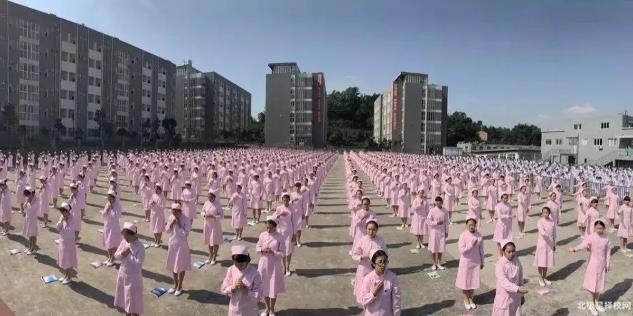 四川省宜宾卫校2022年招生电话是多少