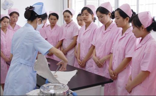 成都初中毕业去读卫校哪里好