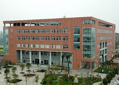 学校新修食堂