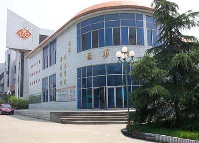 宽敞明亮的图书楼