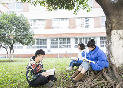 四川工业贸易学校
