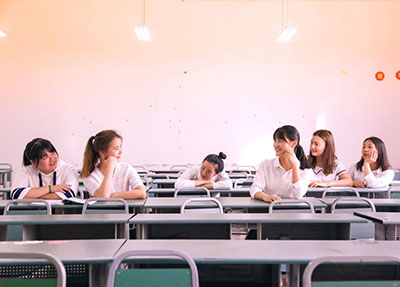 成都华大医药卫生学校简介