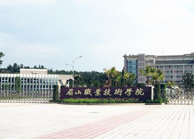 学校大门