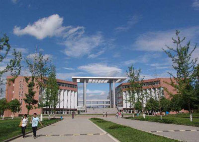 学校入口环境图片