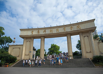 学校大门