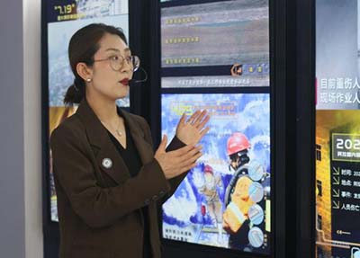 专业老师讲解图片